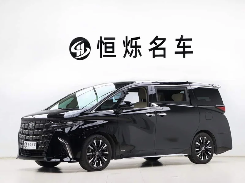 Toyota Alphard — фото 1