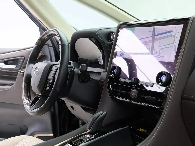 Toyota Alphard — фото 11