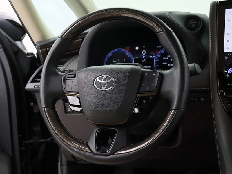 Toyota Alphard — фото 15