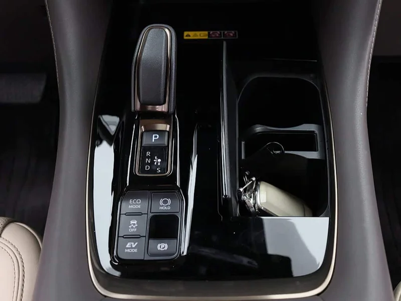 Toyota Alphard — фото 20