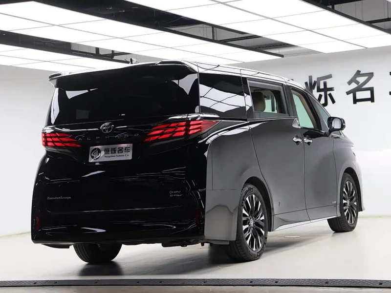 Toyota Alphard — фото 27