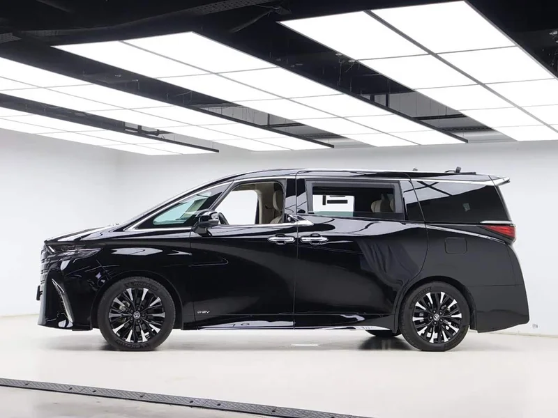 Toyota Alphard — фото 35