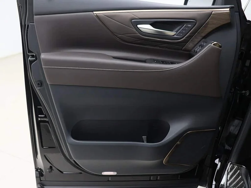 Toyota Alphard — фото 4