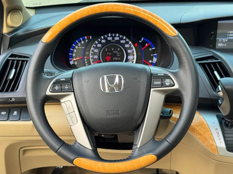Honda Odyssey — фото 14