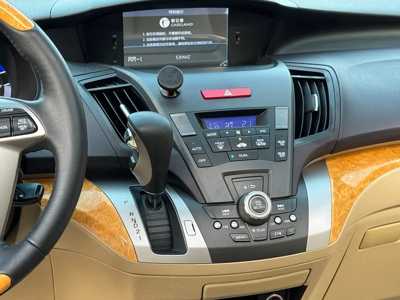 Honda Odyssey — фото 15