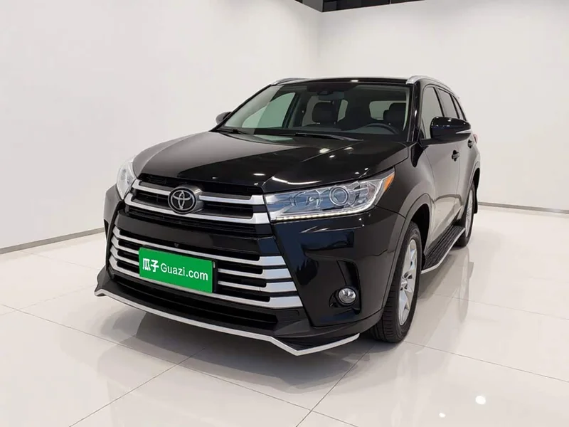 Toyota Highlander — фото 1