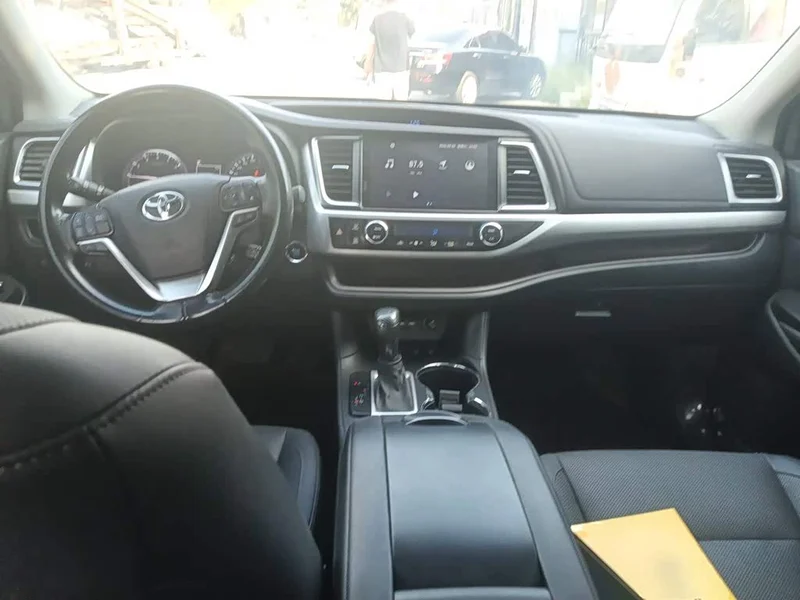 Toyota Highlander — фото 10