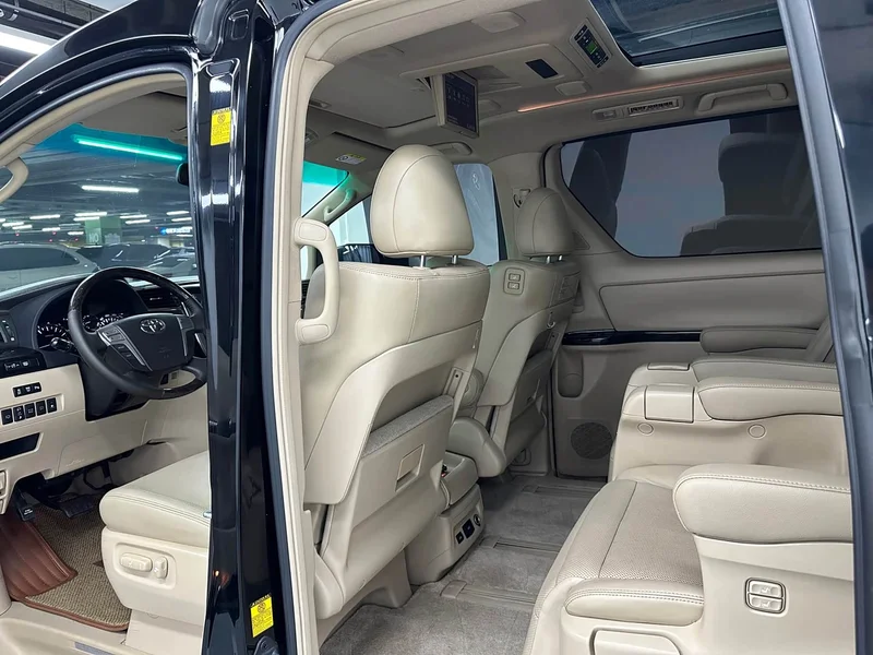 Toyota Alphard — фото 11