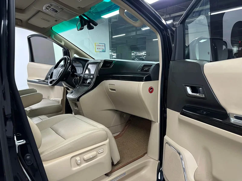 Toyota Alphard — фото 12
