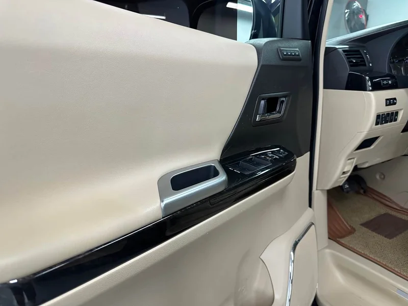 Toyota Alphard — фото 14