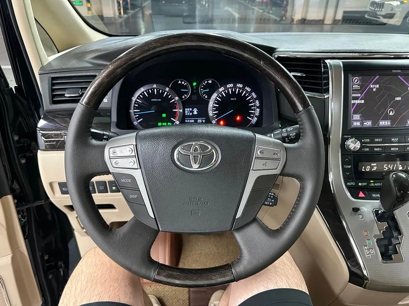 Toyota Alphard — фото 17