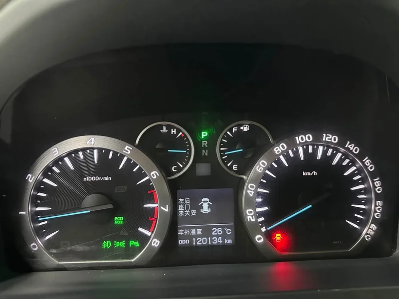 Toyota Alphard — фото 19
