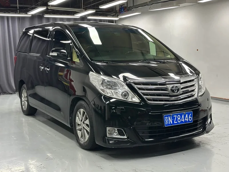 Toyota Alphard — фото 2