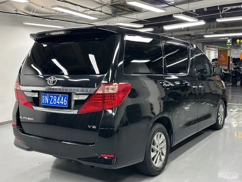 Toyota Alphard — фото 3