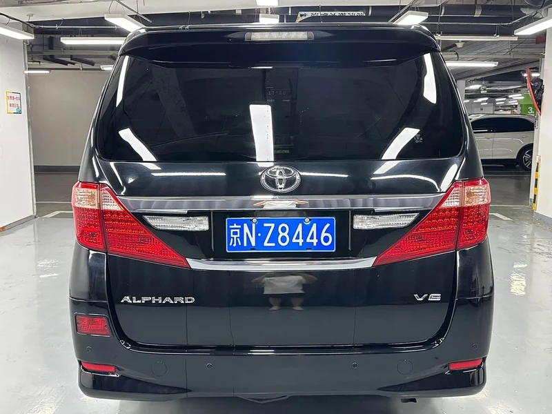 Toyota Alphard — фото 4