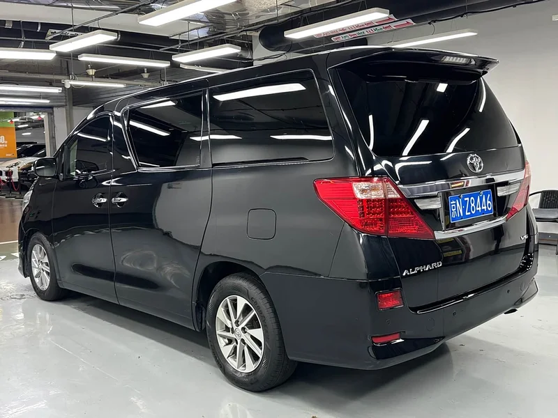 Toyota Alphard — фото 5