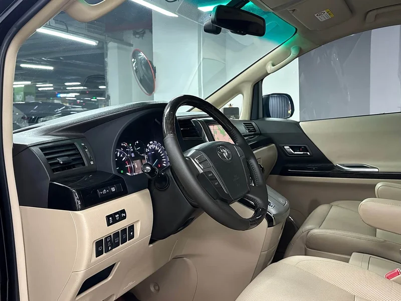 Toyota Alphard — фото 6