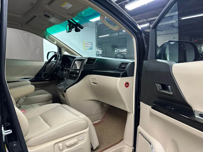 Toyota Alphard — фото 7
