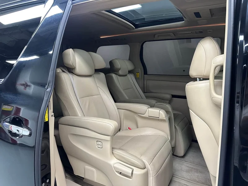 Toyota Alphard — фото 9