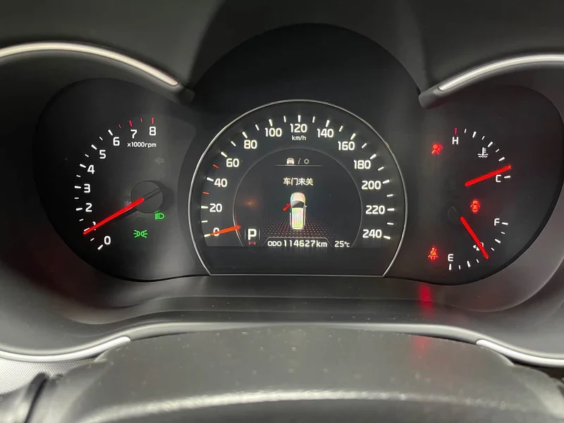 Kia Sorento — фото 13