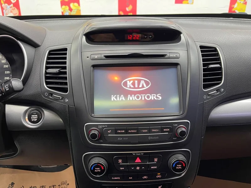 Kia Sorento — фото 14
