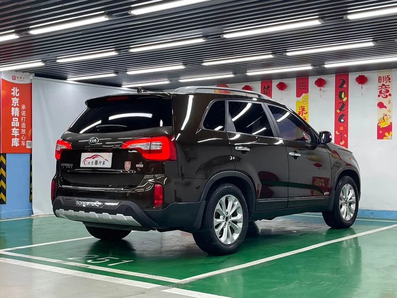 Kia Sorento — фото 5