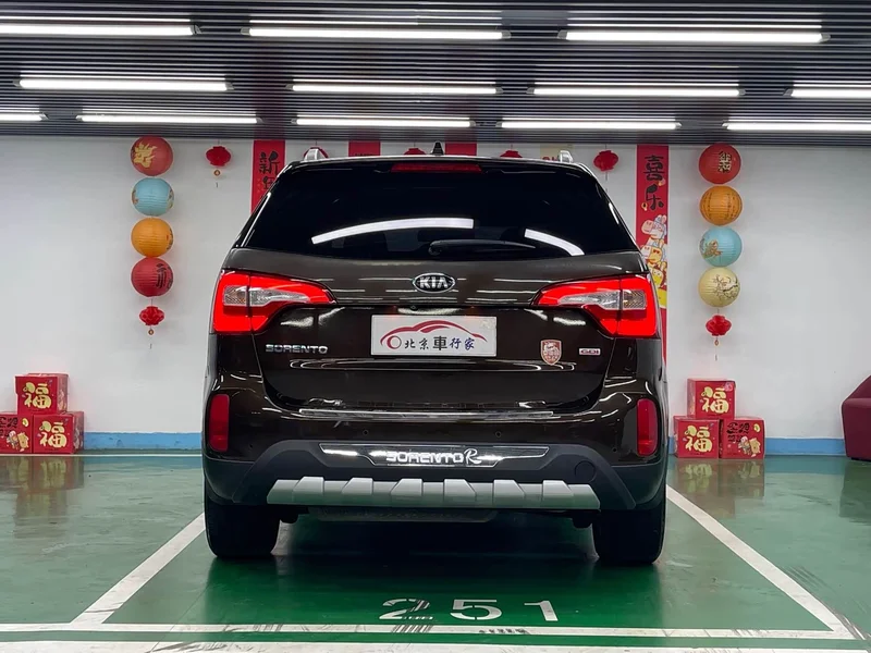 Kia Sorento — фото 6
