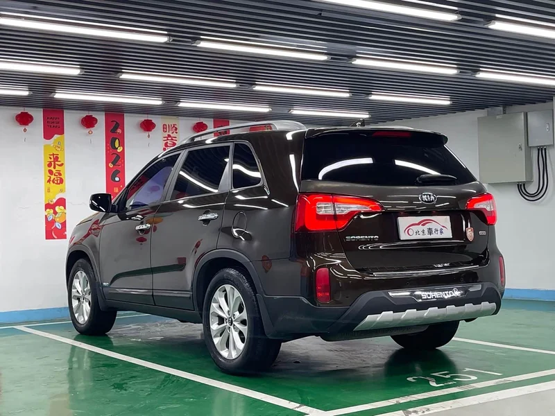 Kia Sorento — фото 7