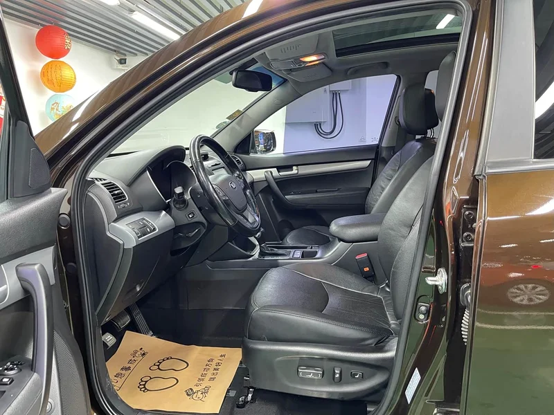Kia Sorento — фото 8