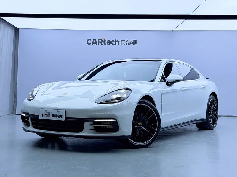 Porsche Panamera — фото 1
