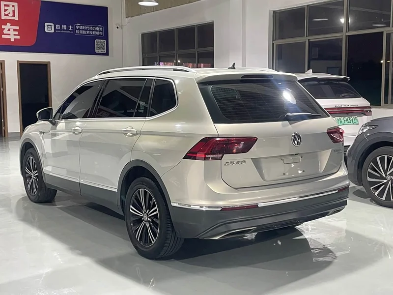 Volkswagen Tiguan L — фото 6