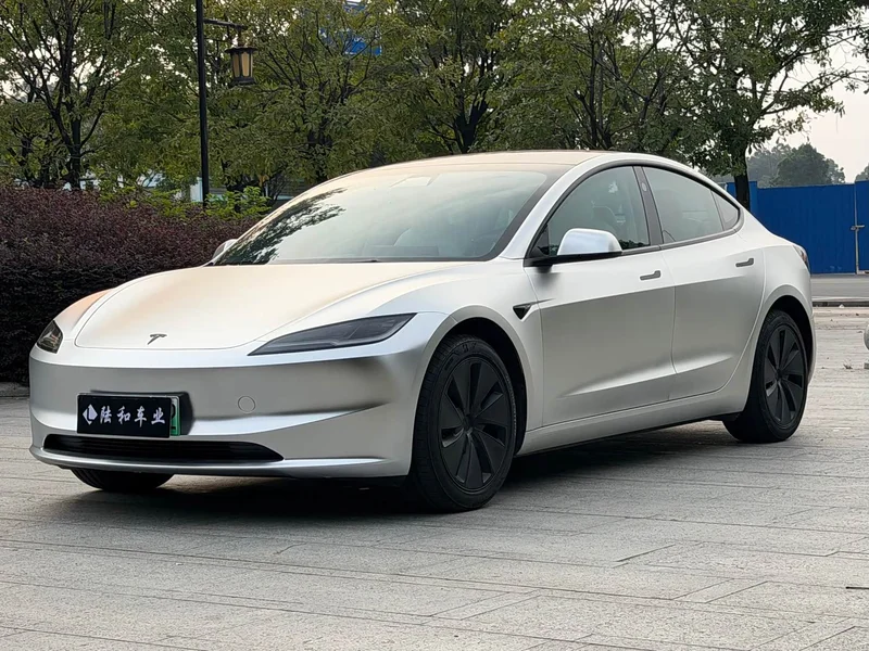 Tesla Model 3 — фото 1