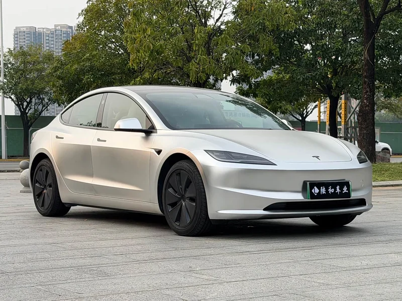 Tesla Model 3 — фото 3