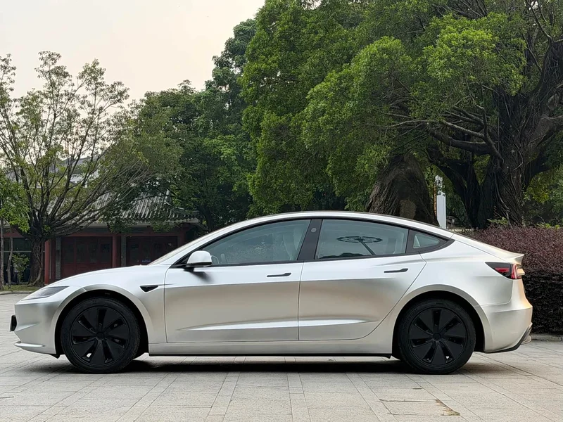 Tesla Model 3 — фото 4