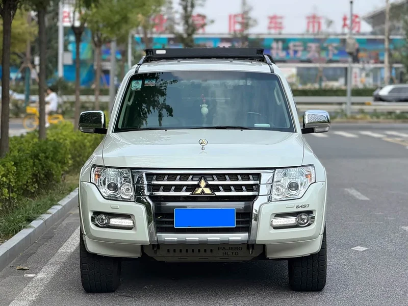Mitsubishi Pajero (Imported) — фото 2