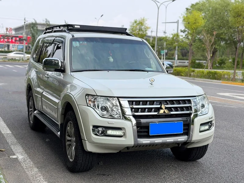 Mitsubishi Pajero (Imported) — фото 25