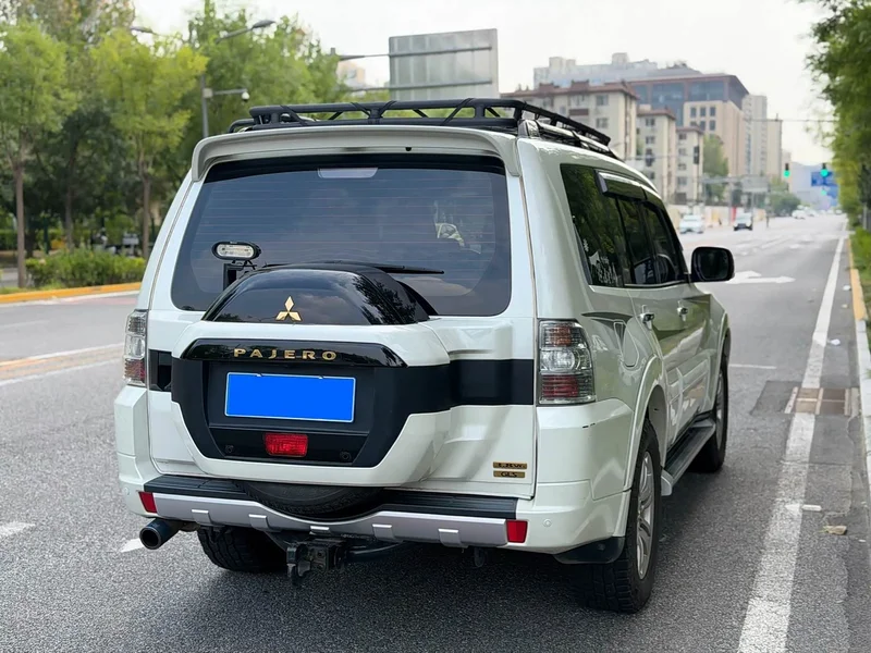 Mitsubishi Pajero (Imported) — фото 26