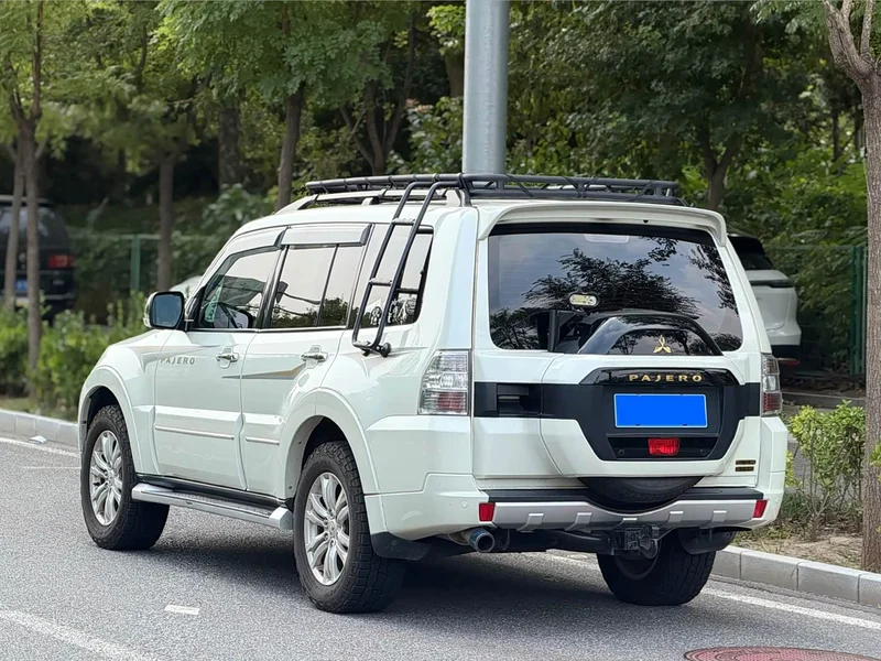 Mitsubishi Pajero (Imported) — фото 4