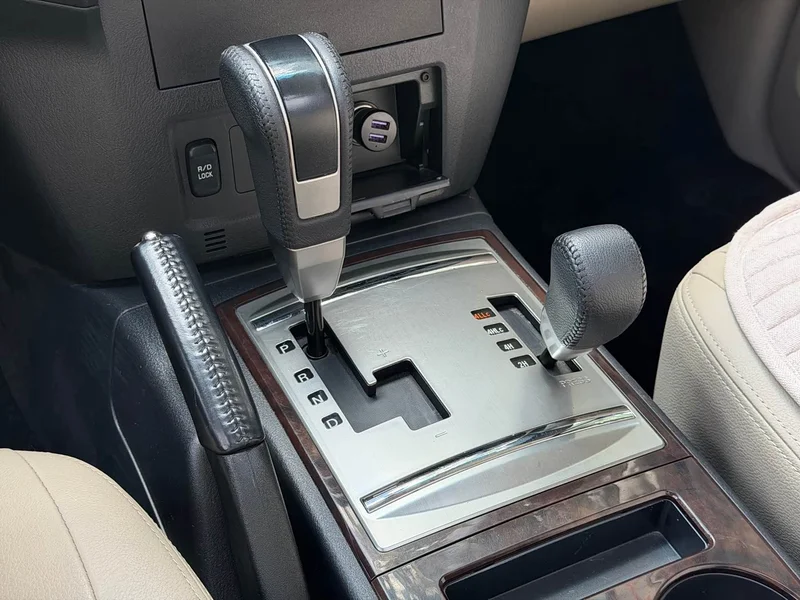 Mitsubishi Pajero (Imported) — фото 10