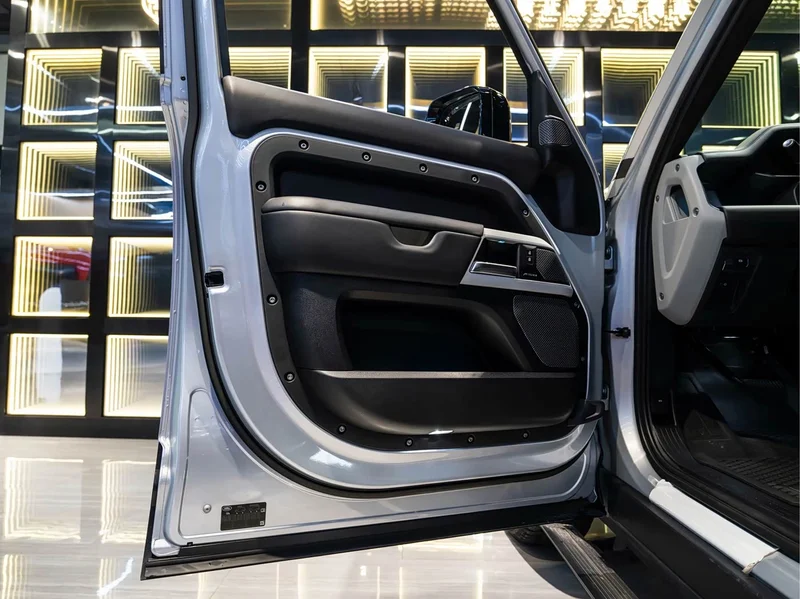Land Rover Defender — фото 13