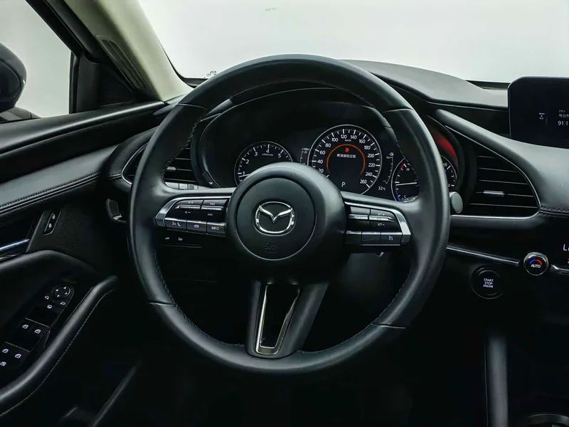 Mazda 3 Axela — фото 21