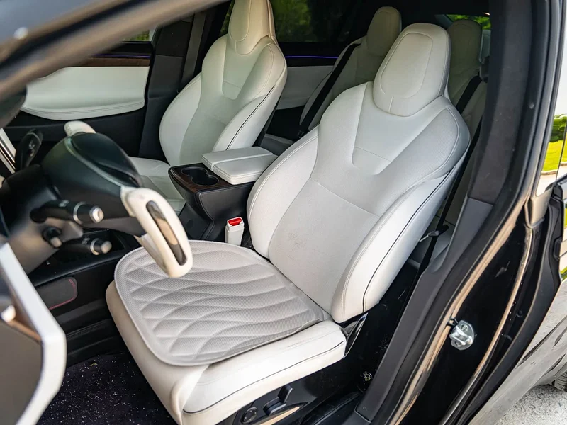 Tesla Model X — фото 17