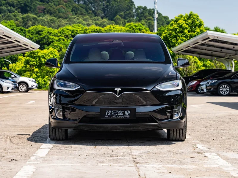 Tesla Model X — фото 2