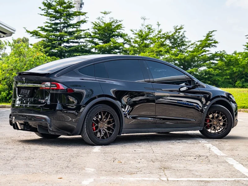 Tesla Model X — фото 3