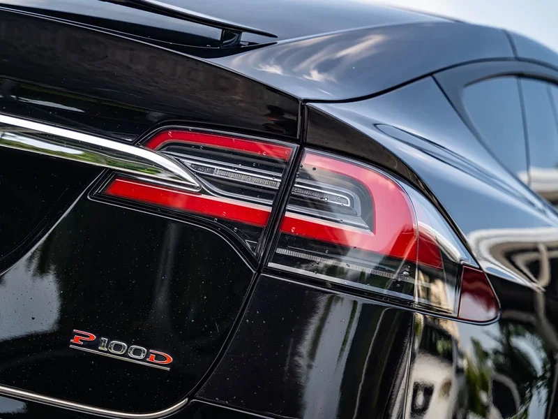 Tesla Model X — фото 8