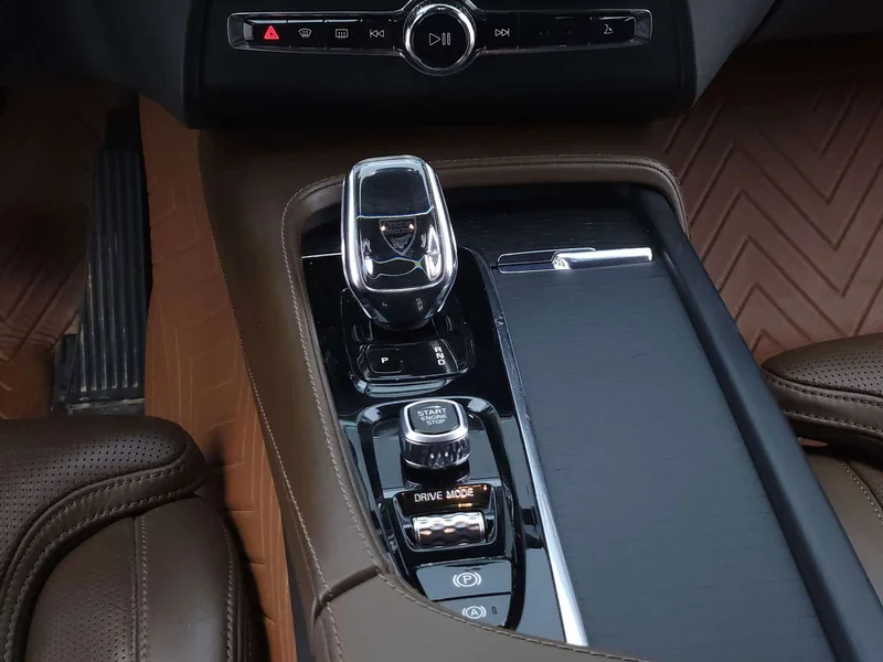 Volvo XC90 — фото 11