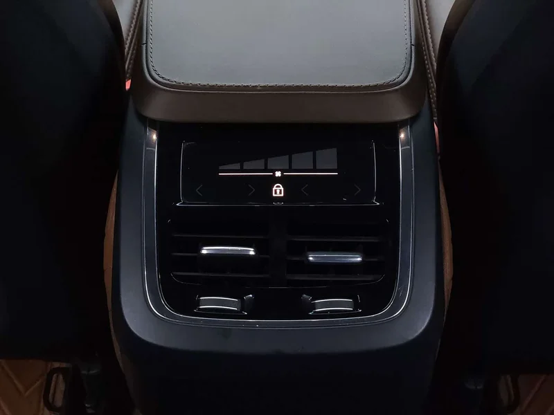 Volvo XC90 — фото 13
