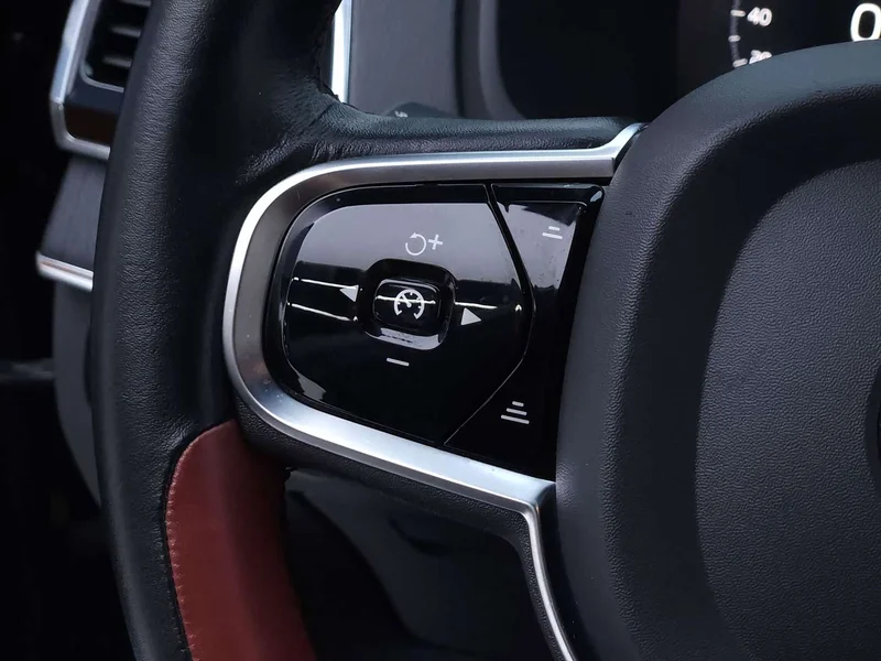 Volvo XC90 — фото 14