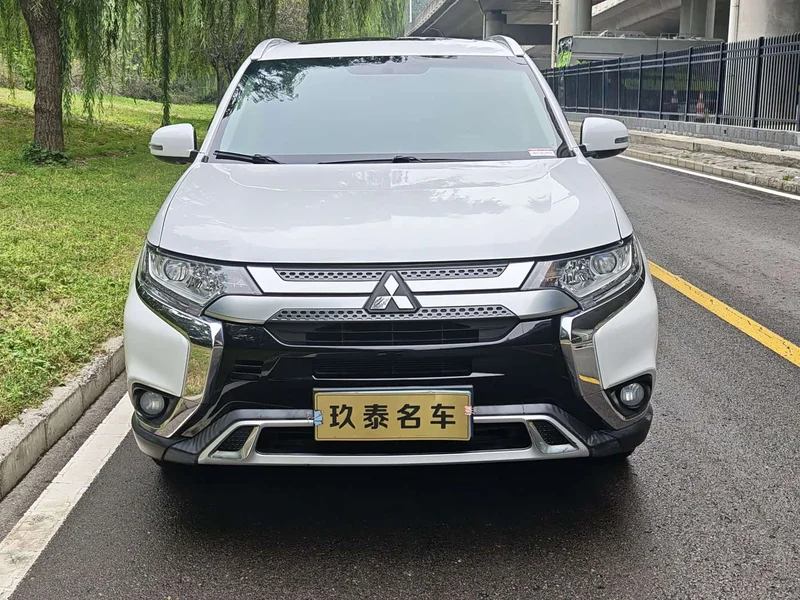 Mitsubishi Outlander — фото 3