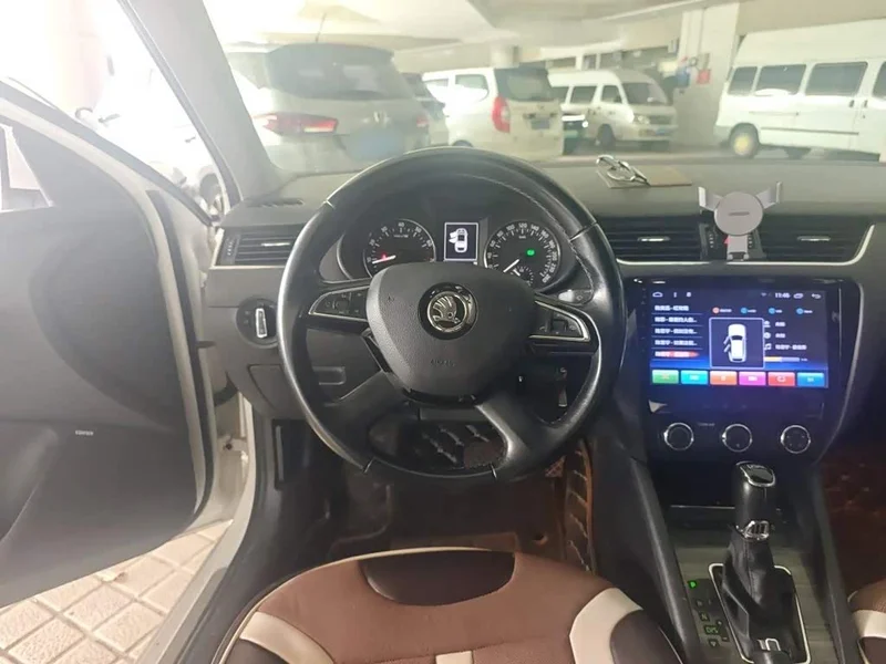 Volkswagen Octavia — фото 11